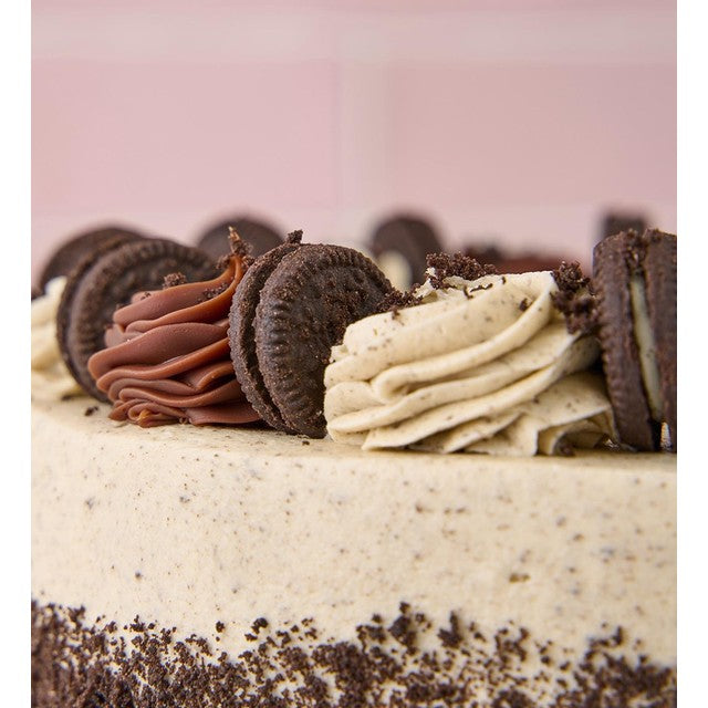 Lola's Cupcakes cookies and cream layer cake serves 8, UK version