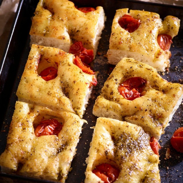 Dell' Ugo focaccia cherry tomato basil pesto 210g - British product