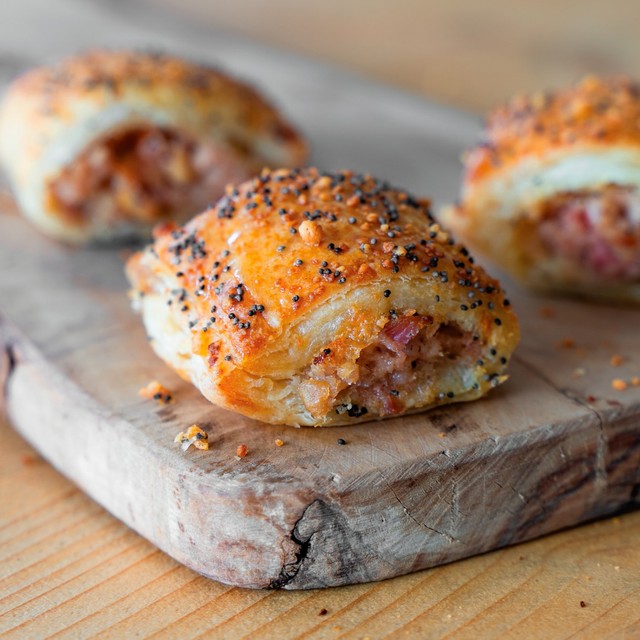 Higgidy ham hock and cheddar sausage rolls 160g, UK version