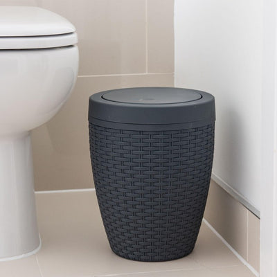 Poubelle de salle de bain Addis Faux Rattan à couvercle abattant Gris Anthracite