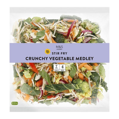 M&S Family Crunchy Veg Medley Sachet de légumes sautés mélangés 550g