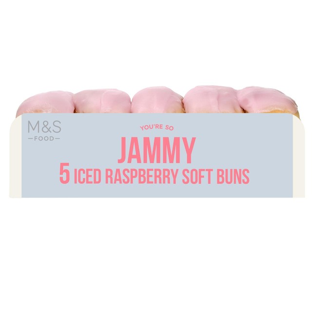 M&S Iced Raspberry Soft Buns 5 per pakke, importert fra Storbritannia