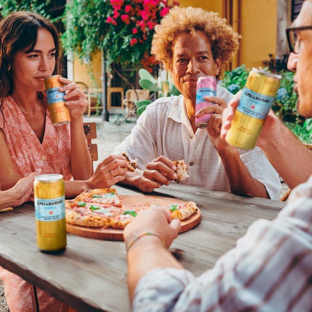 San Pellegrino Essenza Tangerine & Strawberry Sparkling Water 4 x 330ml (British brand)