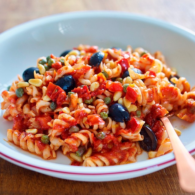Sacla roasted pepper and crushed almond pesto 190g (British brand)