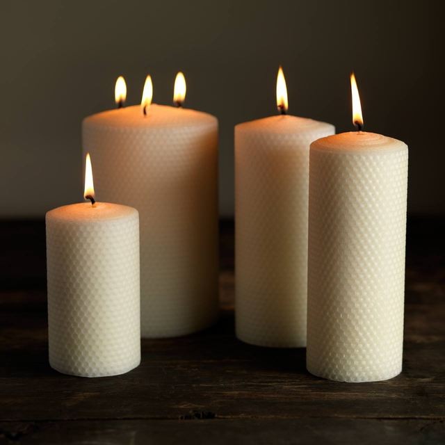 Daylesford beeswax candle medium 18cm - British product