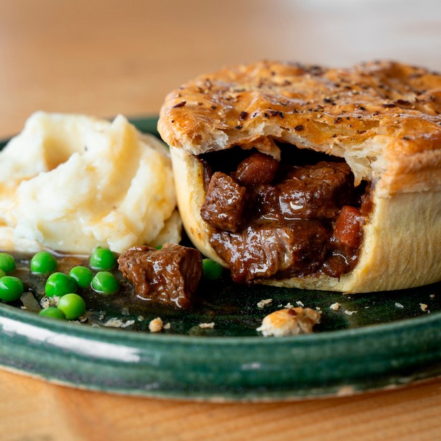 Higgidy slow-braised steak and craft ale pie 200g, UK version
