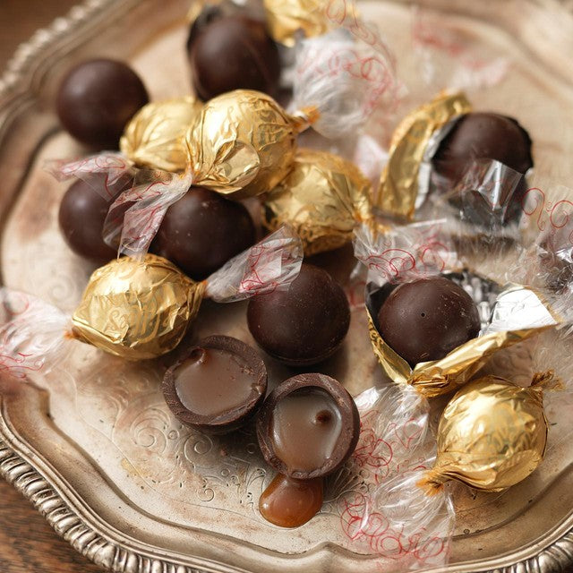 Willies Cacao sea salt caramel pearls dark chocolate gift box 150g (British brand)
