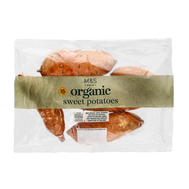 Bolsa de boniatos orgánicos M&S de 700 g, importados del Reino Unido.