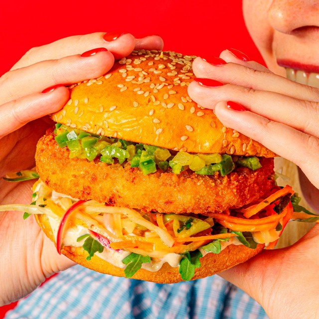 Moving Mountains no chicken burger 180g, imported from the UK