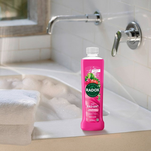Radox Feel Radiant bath soak strawberry raspberry - British product