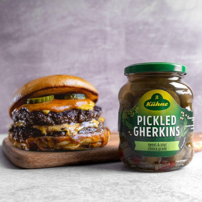 M&S Kuhne Süß-saure eingelegte Gherkins 330g - Online bei McGrocer kaufen