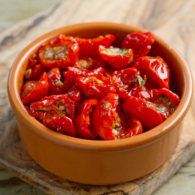 Unearthed semi-dried tomatoes with garlic and herb dressing 180g (British brand)