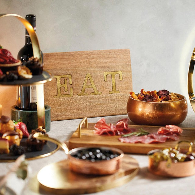 Artesa mango wood serving board with EAT lettering 38x20cm - British product