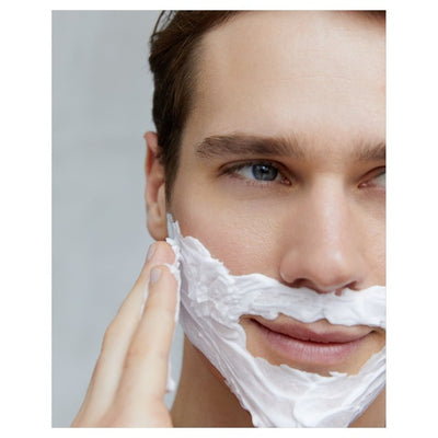 جل حلاقة مرطب Nivea Men Protect & Care من M&S 200 مل - اشترِ عبر الإنترنت من McGrocer
