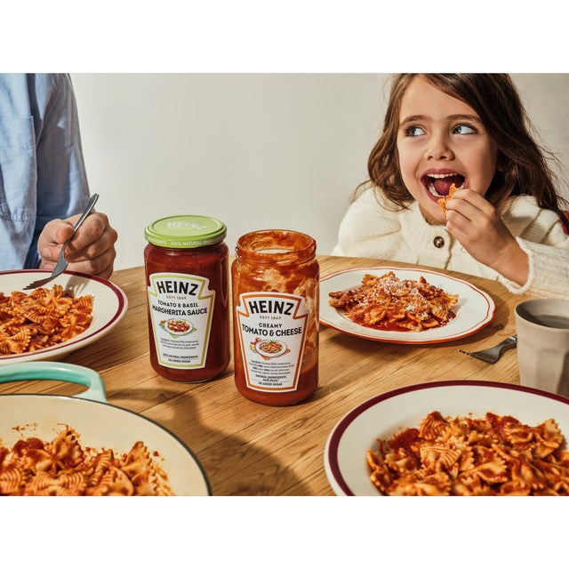 Heinz cheesy tomato pasta sauce, imported from the UK