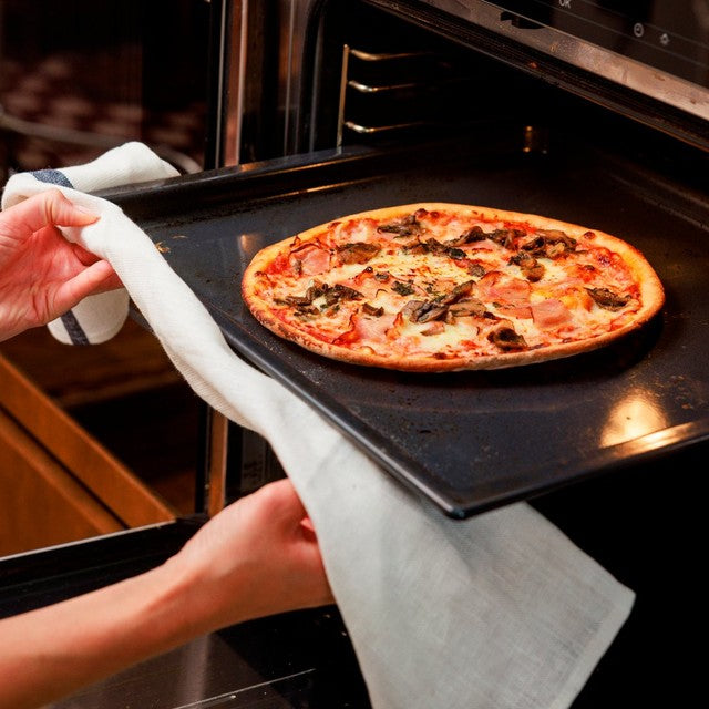 White Rabbit gluten free sourdough prosciutto ham and mushroom pizza 401g (British brand)