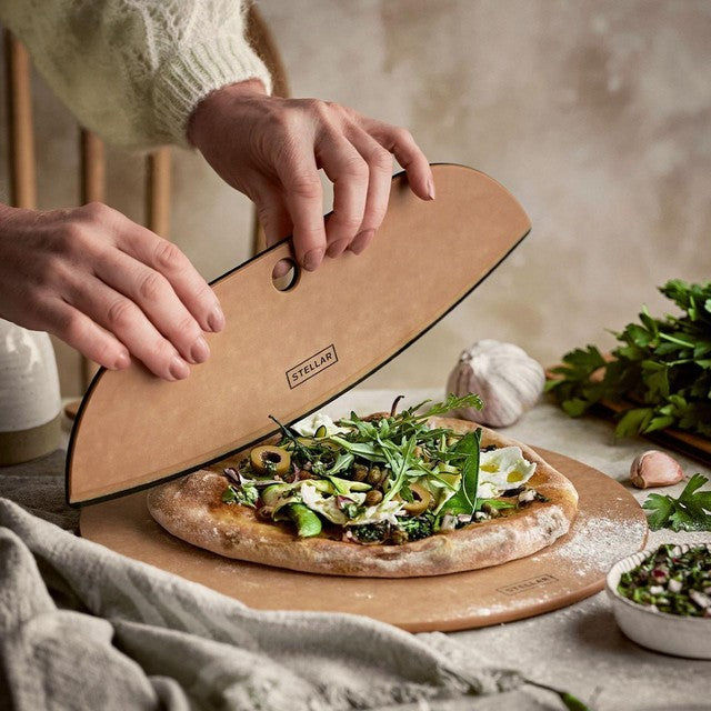 Stellar Form pizza cutter 14 (British brand)