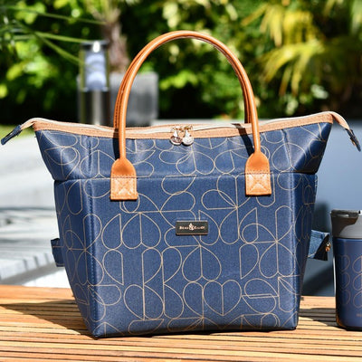 حقيبة غداء معزولة قابلة للتحويل بلون البحرية Navy من Navigate Beau & Elliot بوزن 220 جرام من M&S - اشترِ عبر الإنترنت من McGrocer
