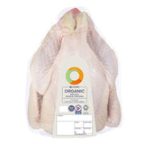 Pollo entero orgánico de corral Ocado de 1.8 kg, importado del Reino Unido.