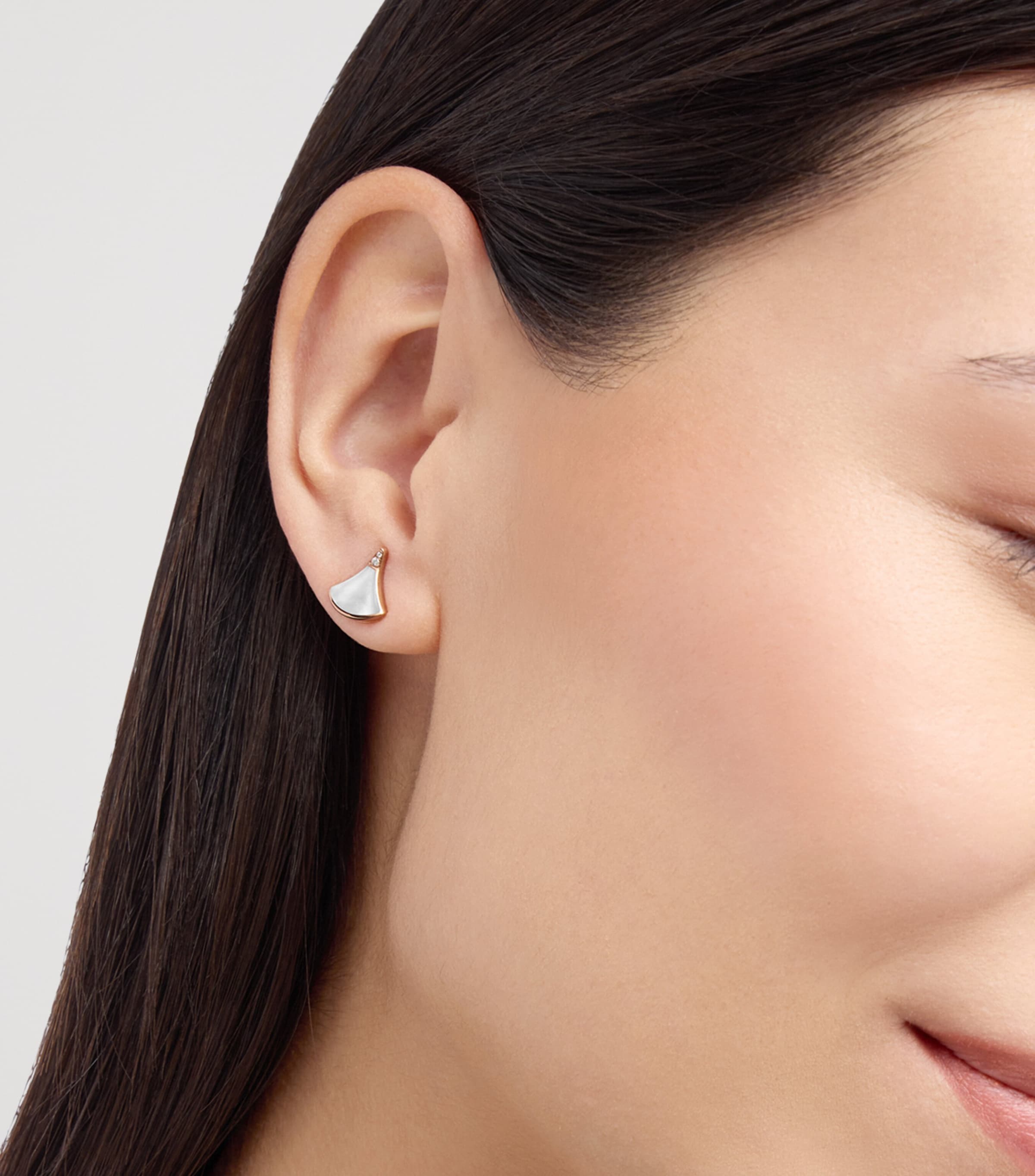 Bvlgari Divas Dream single stud earring, imported from the UK