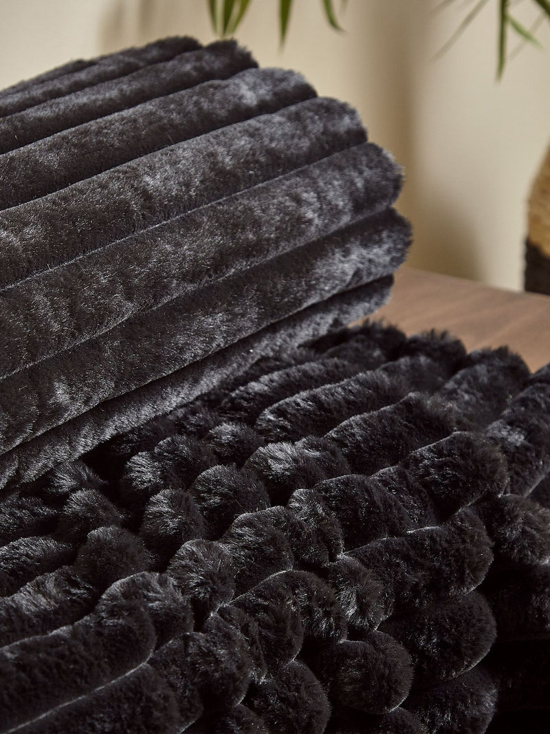 Catherine Lansfield black ribbed faux fur throw 130x170cm - British product