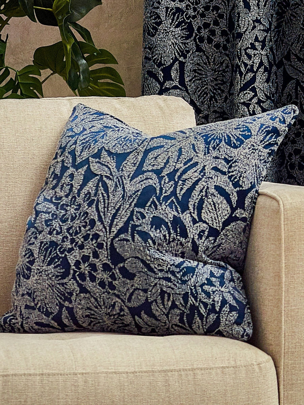 Wylder cushion Midnight Blue Bali Botanical Jacquard 50cm - British product