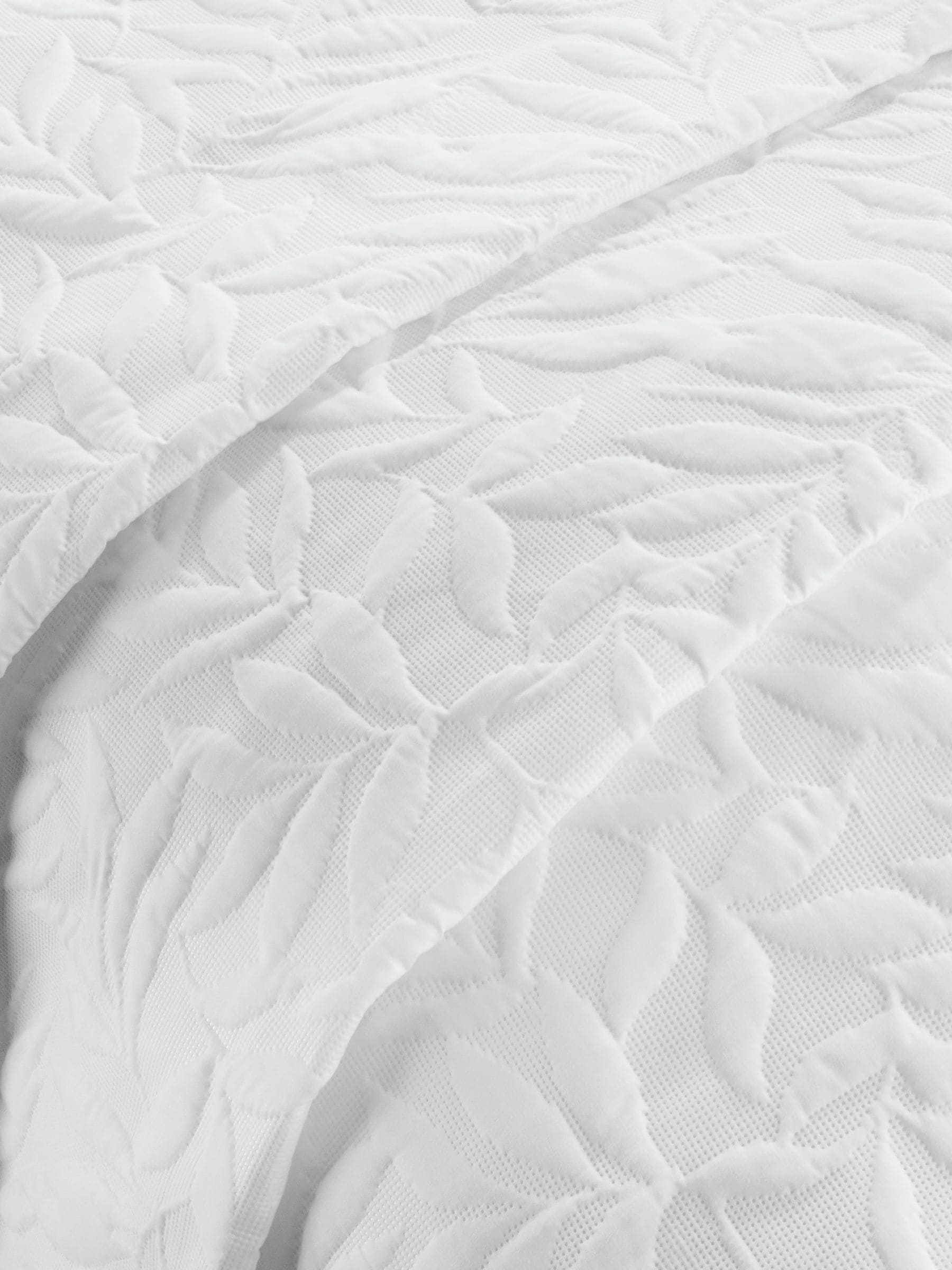 Serene white quilted bedspread 200x230cm (British brand)