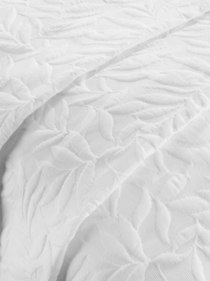 Serene white quilted bedspread 200x230cm (British brand)