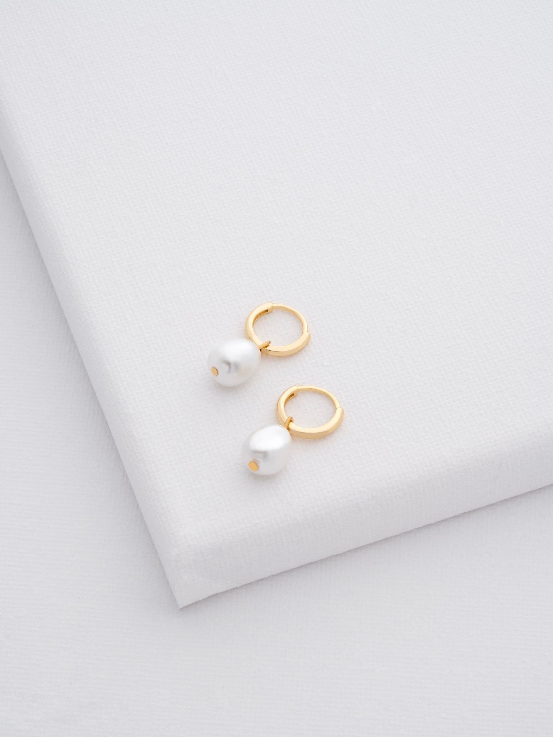 Ted Baker pearl huggie earrings gold tone - imported from the UK
