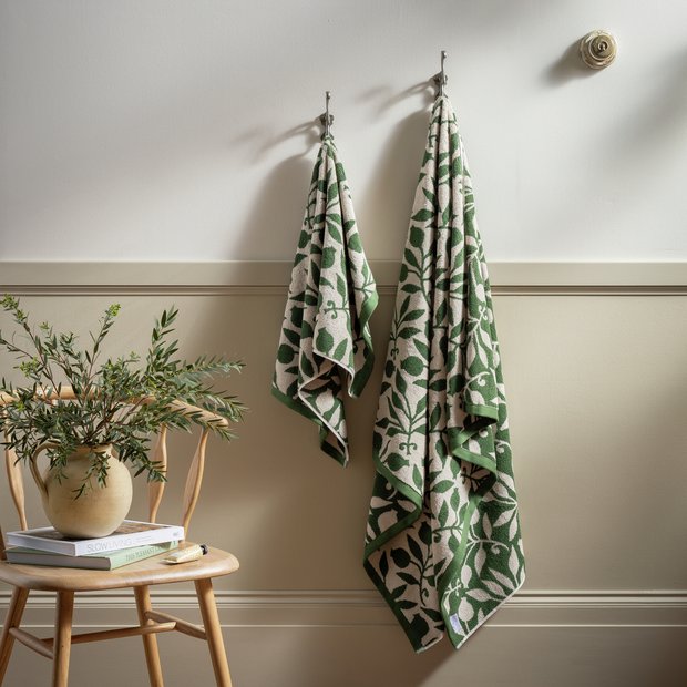 Green Rosehip bath sheet Habitat Morris & Co. 150x100cm - British product