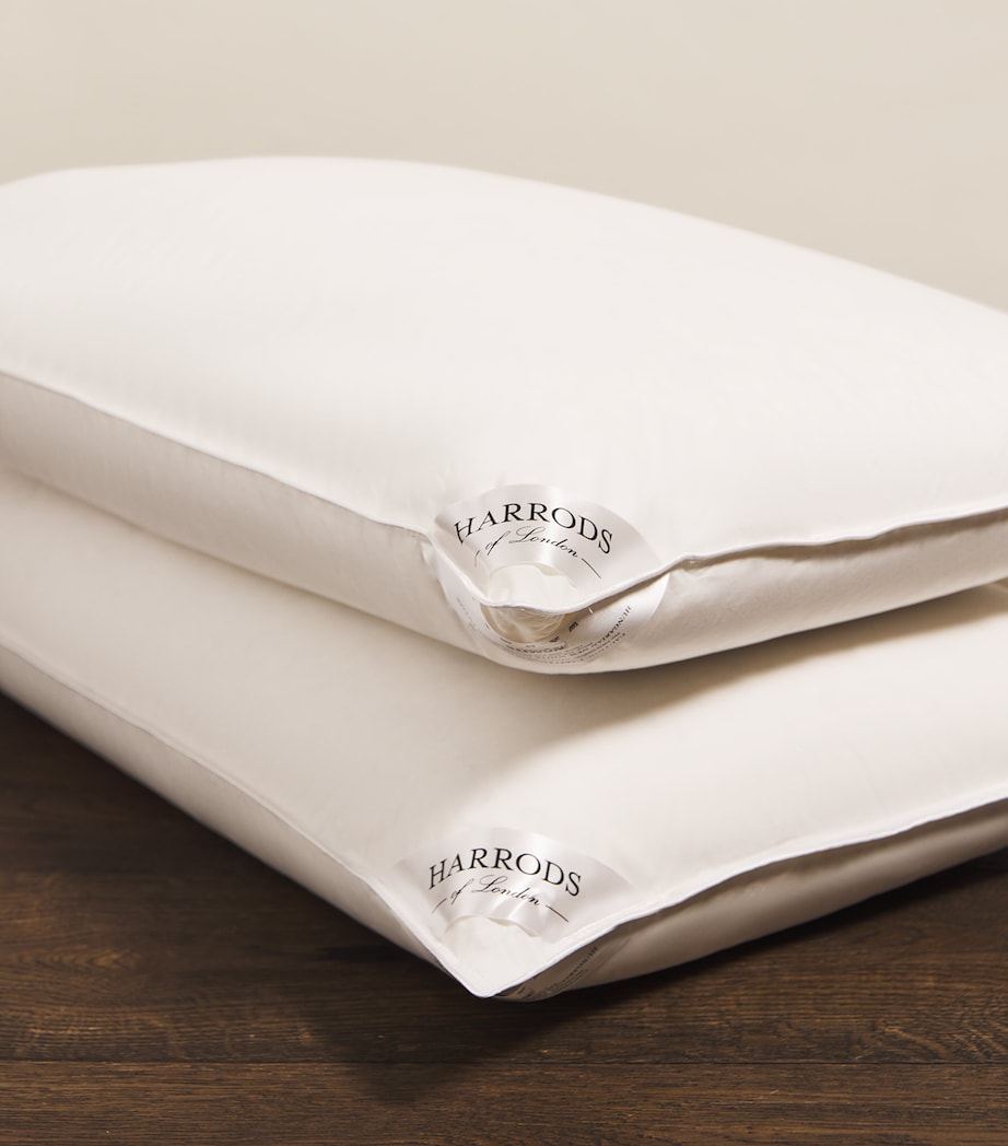 Harrods of London Hungarian goose down pillow 50x75cm, UK version