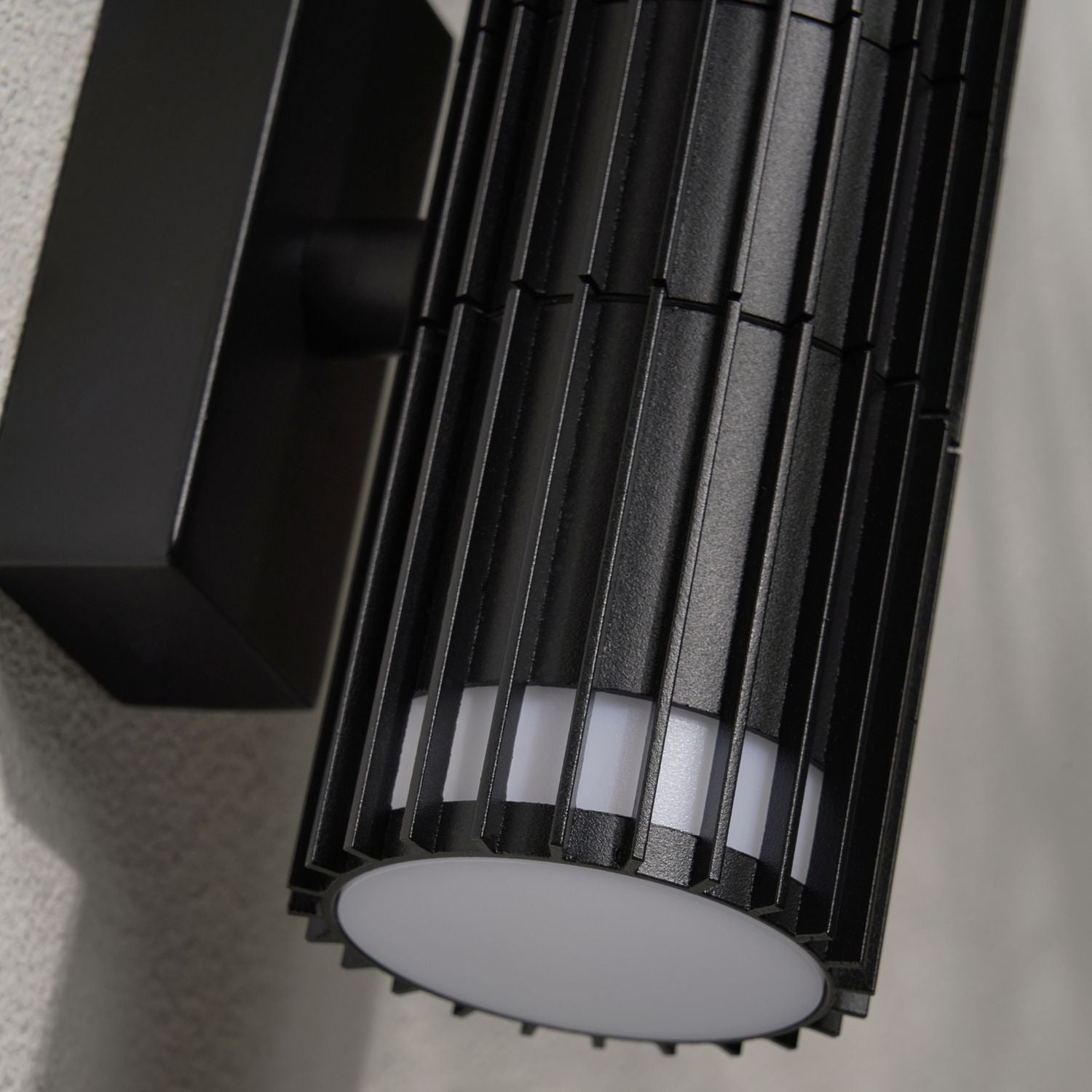 Zink IVY black outdoor wall light IP65, imported from the UK