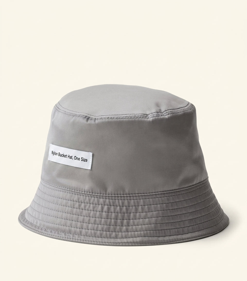 Prada Re-Nylon Bucket Hat Triangle Logo, importiert aus Großbritannien