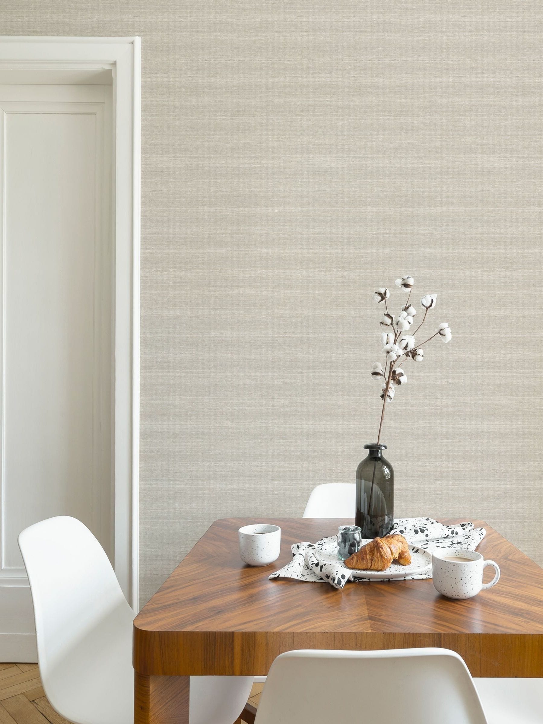 ورق حائط Art For The Home بلون أبيض لؤلؤي بنسيج مذهب بطول 10 متر (علامة تجارية بريطانية)