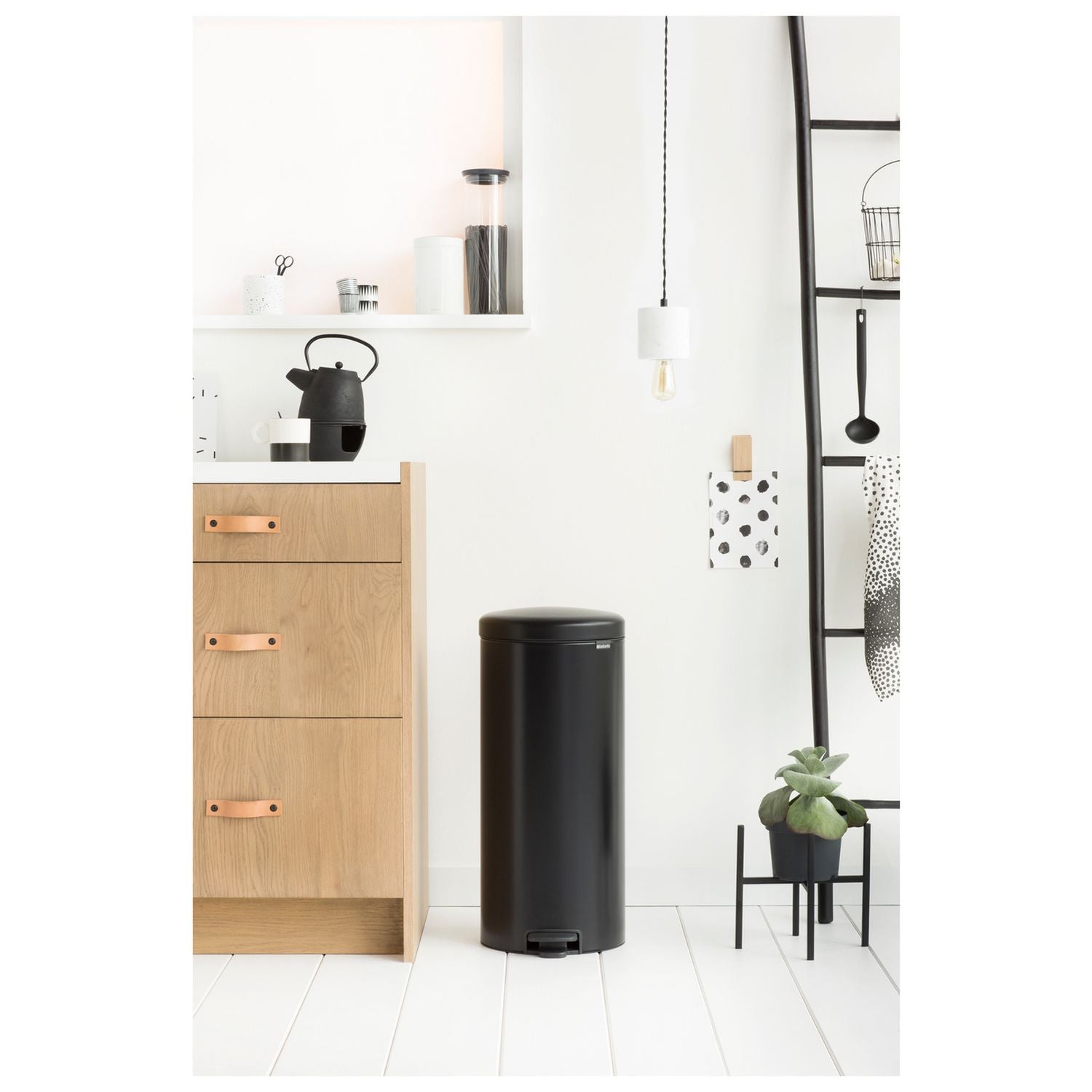 Brabantia 30L pedal bin matt black, UK version