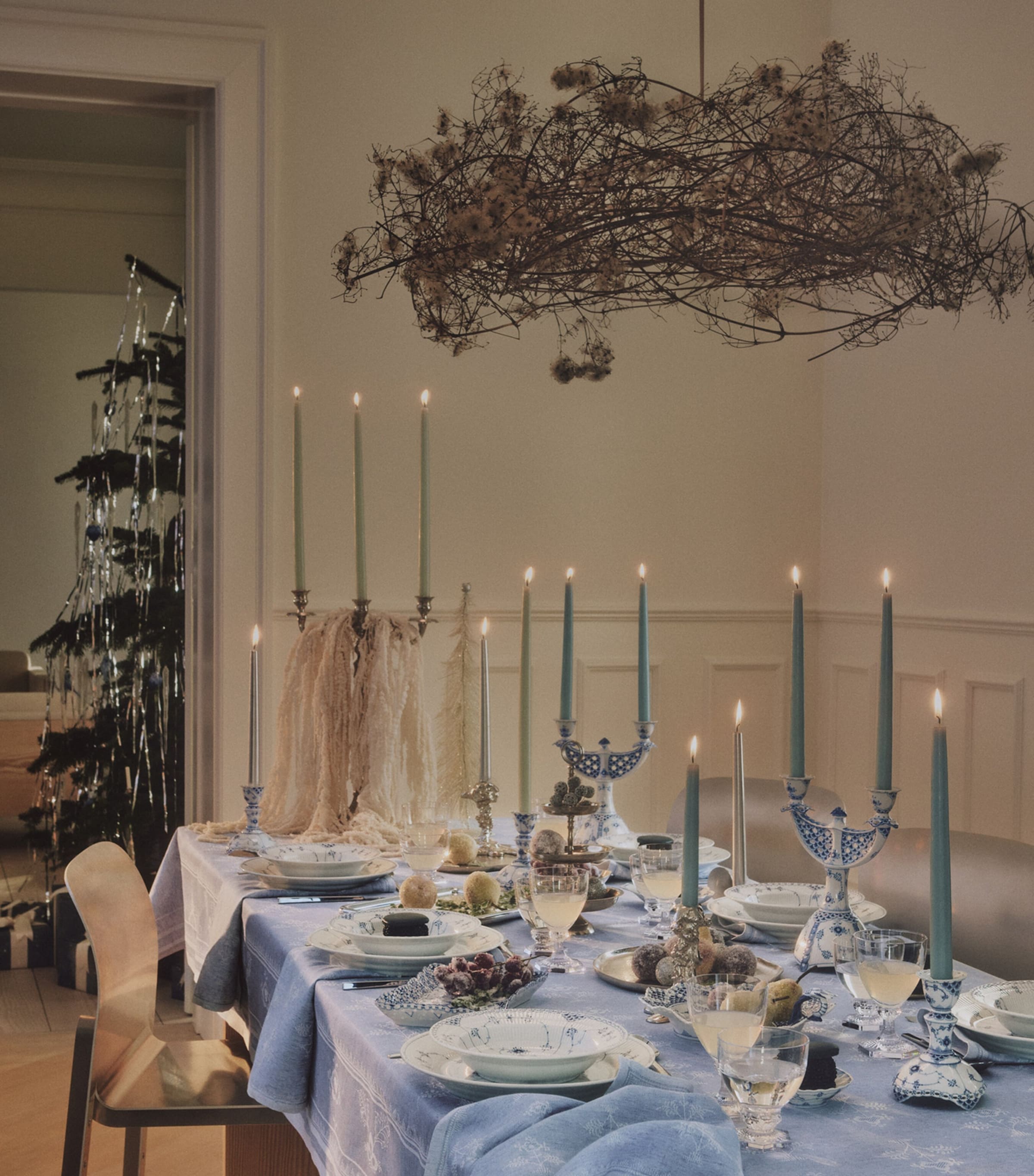 Royal Copenhagen Jacquard Heritage tablecloth 145cm x 270cm, imported from the UK
