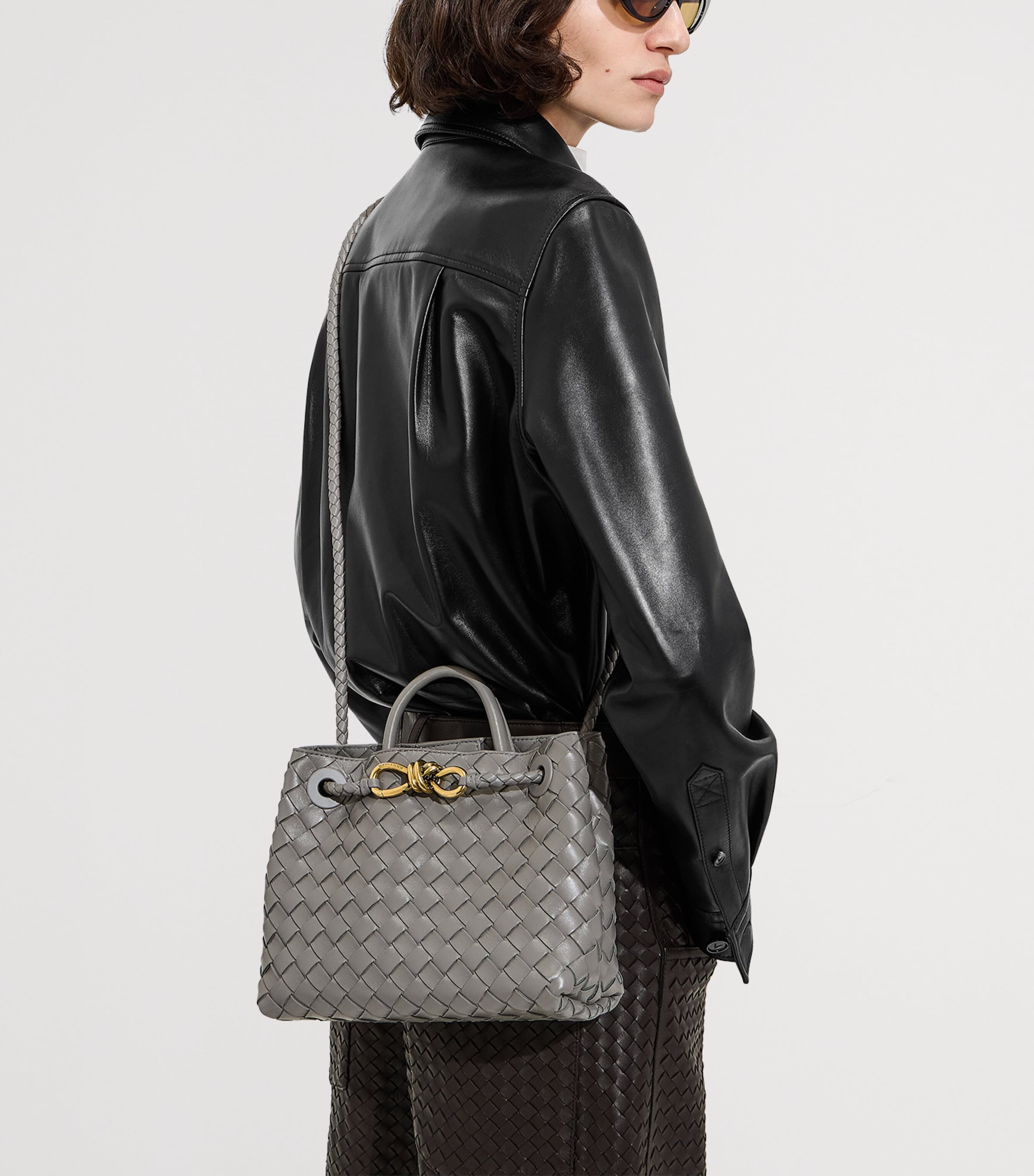 حقيبة كتف Andiamo من Bottega Veneta (علامة تجارية بريطانية)