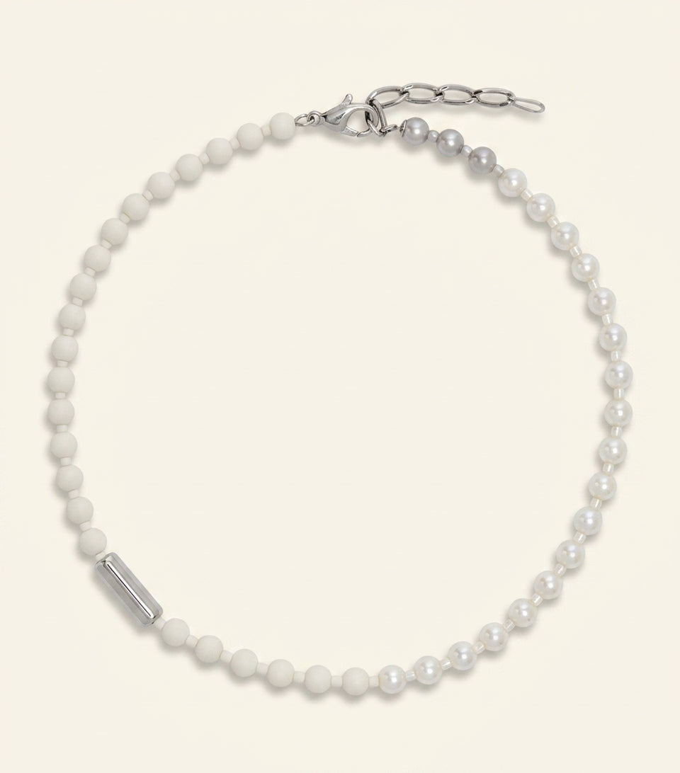 McQueen faux pearl and skull necklace brass (British brand)