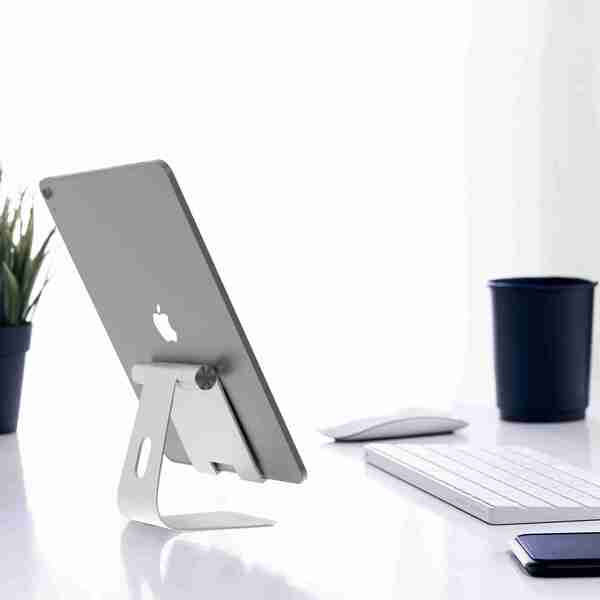 iBeani adjustable aluminium tablet stand silver - British product
