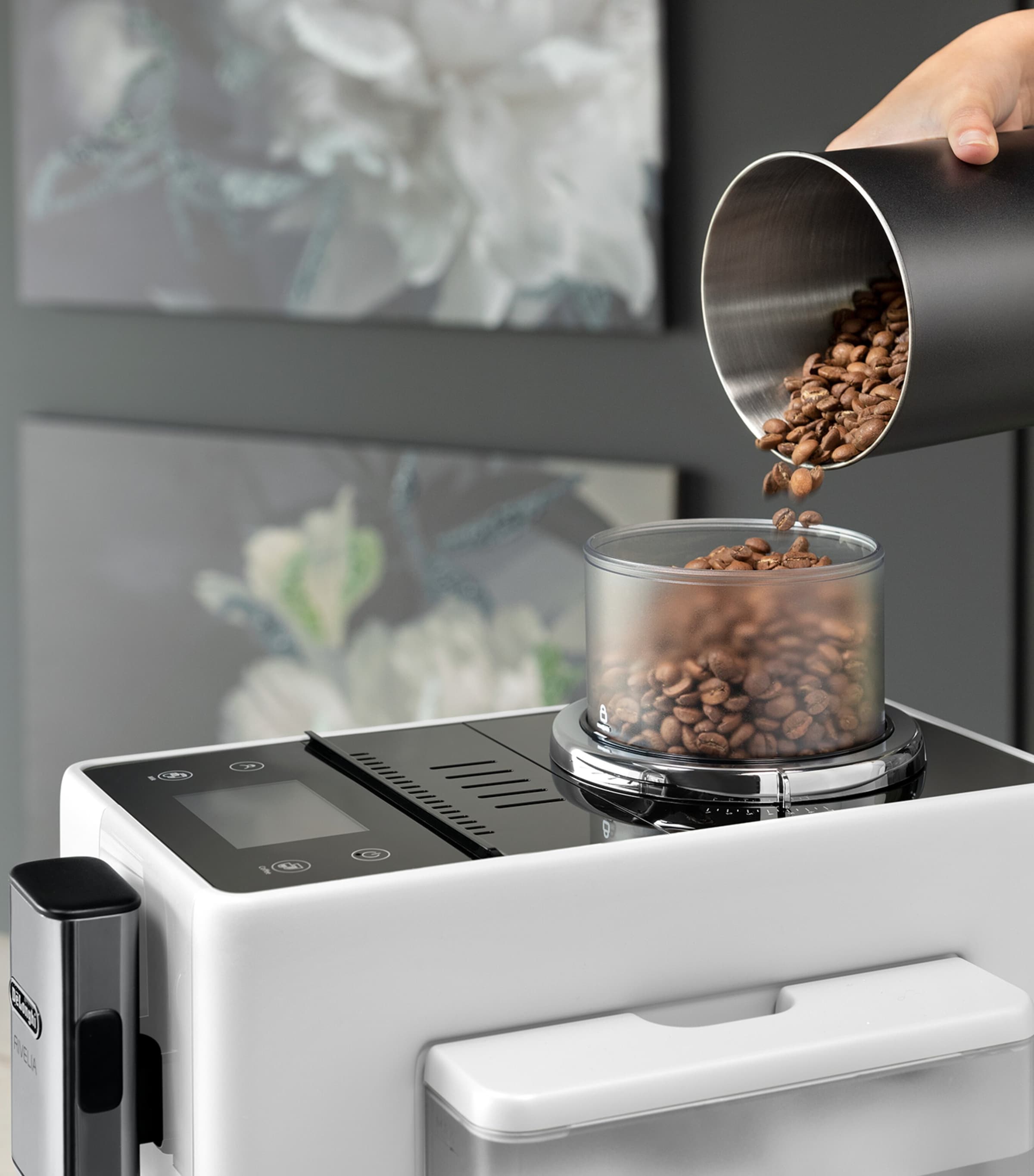 De'Longhi Rivelia coffee machine - British product