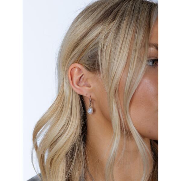 SVNX baroque pearl earrings in silver with imitation pearls, UK version
