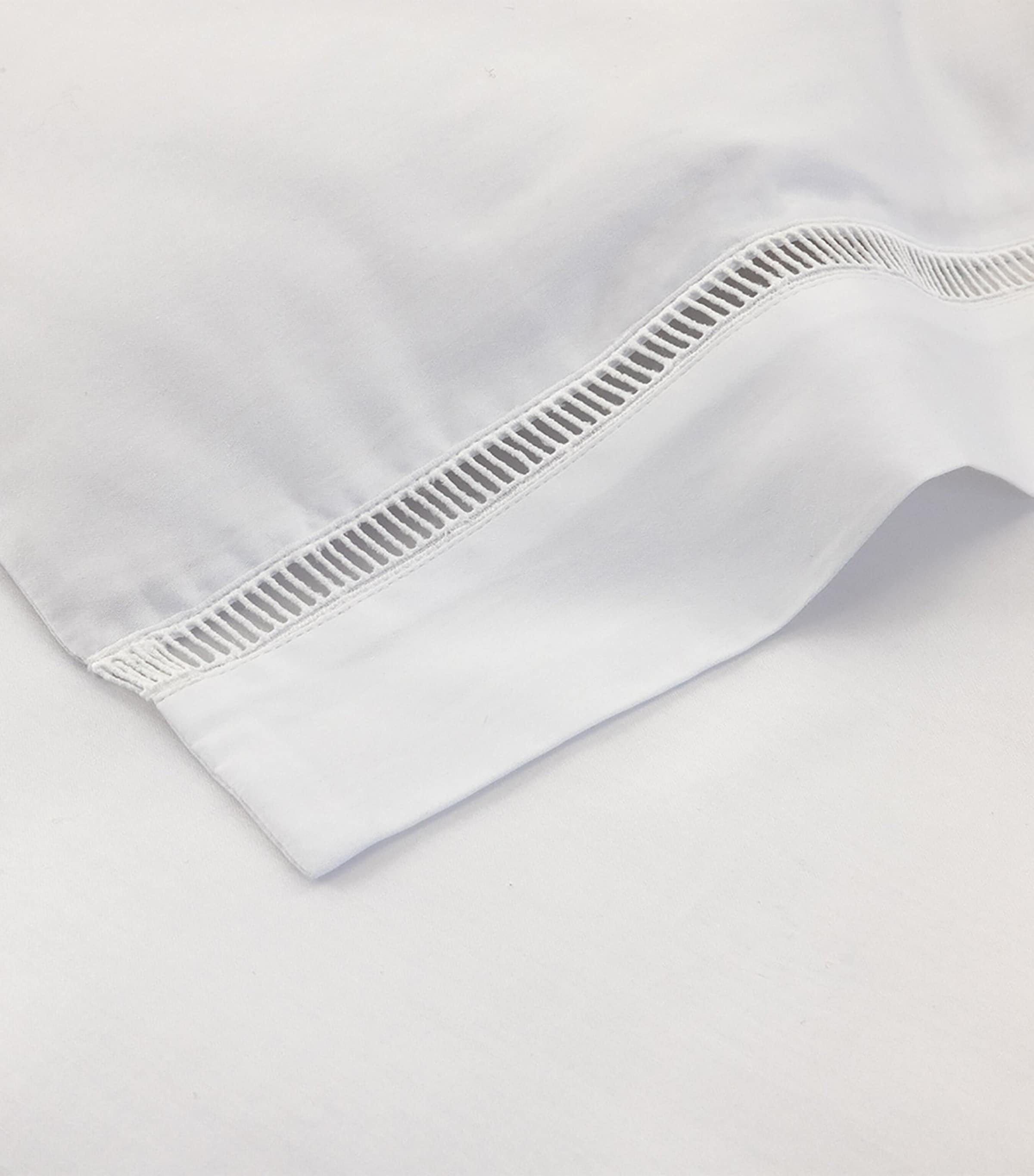 Yves Delorme Colisée Blanc double duvet cover 200cm x 200cm (British brand)
