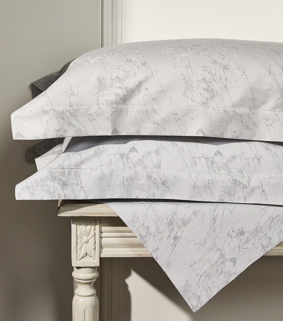 Celso de Lemos Super King duvet cover with veined marble design, 260cm x 220cm - British product