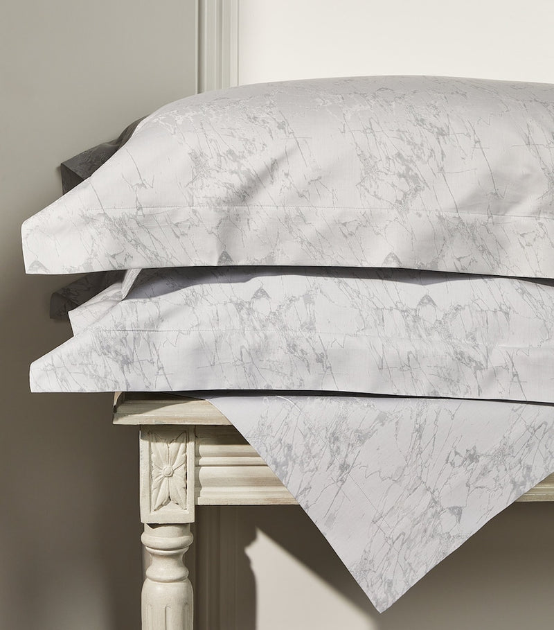 Celso de Lemos Super King duvet cover with veined marble design, 260cm x 220cm - British product