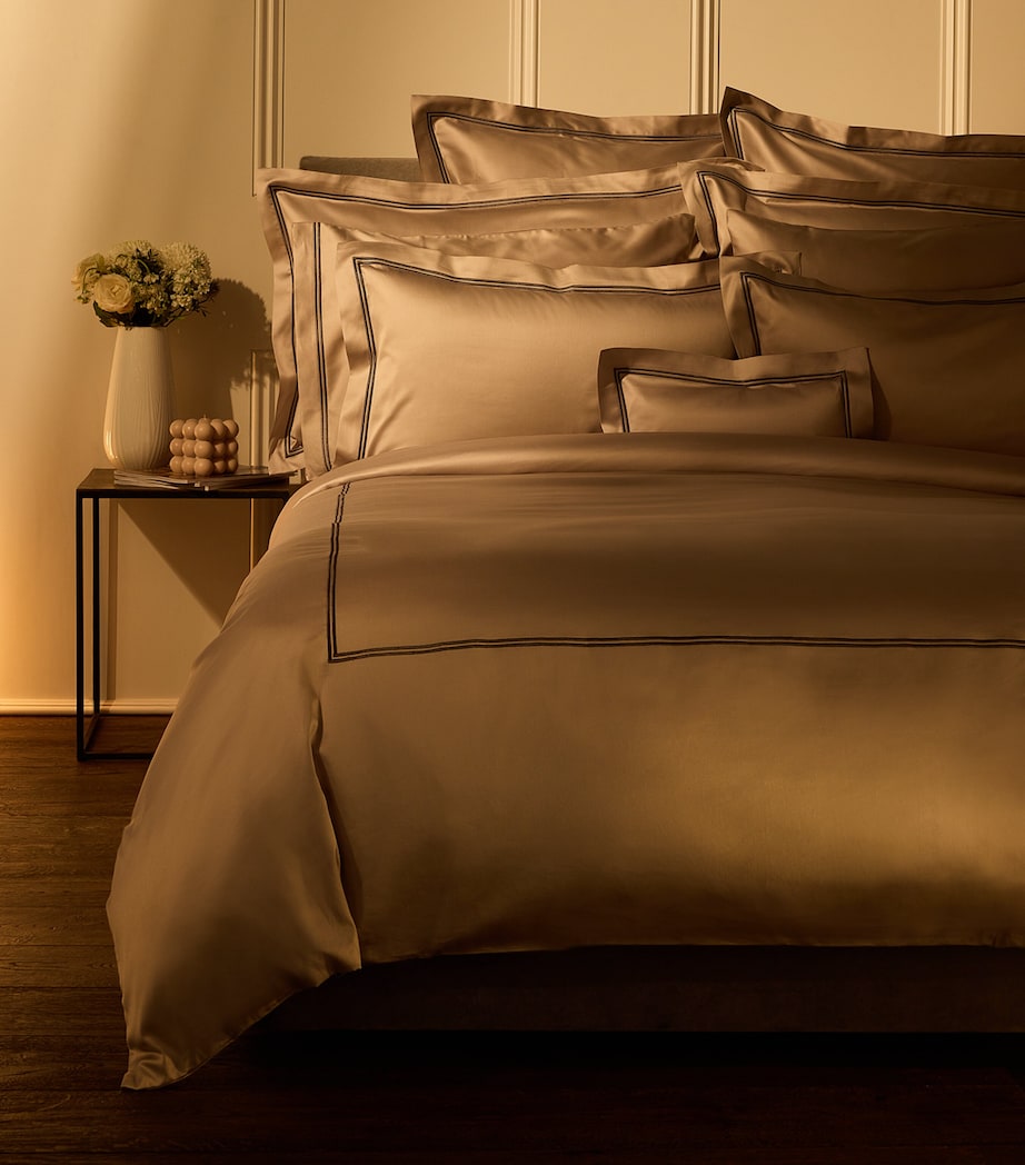 Peter Reed Oxford pillowcase with striped design, 50cm x 75cm, imported from the UK