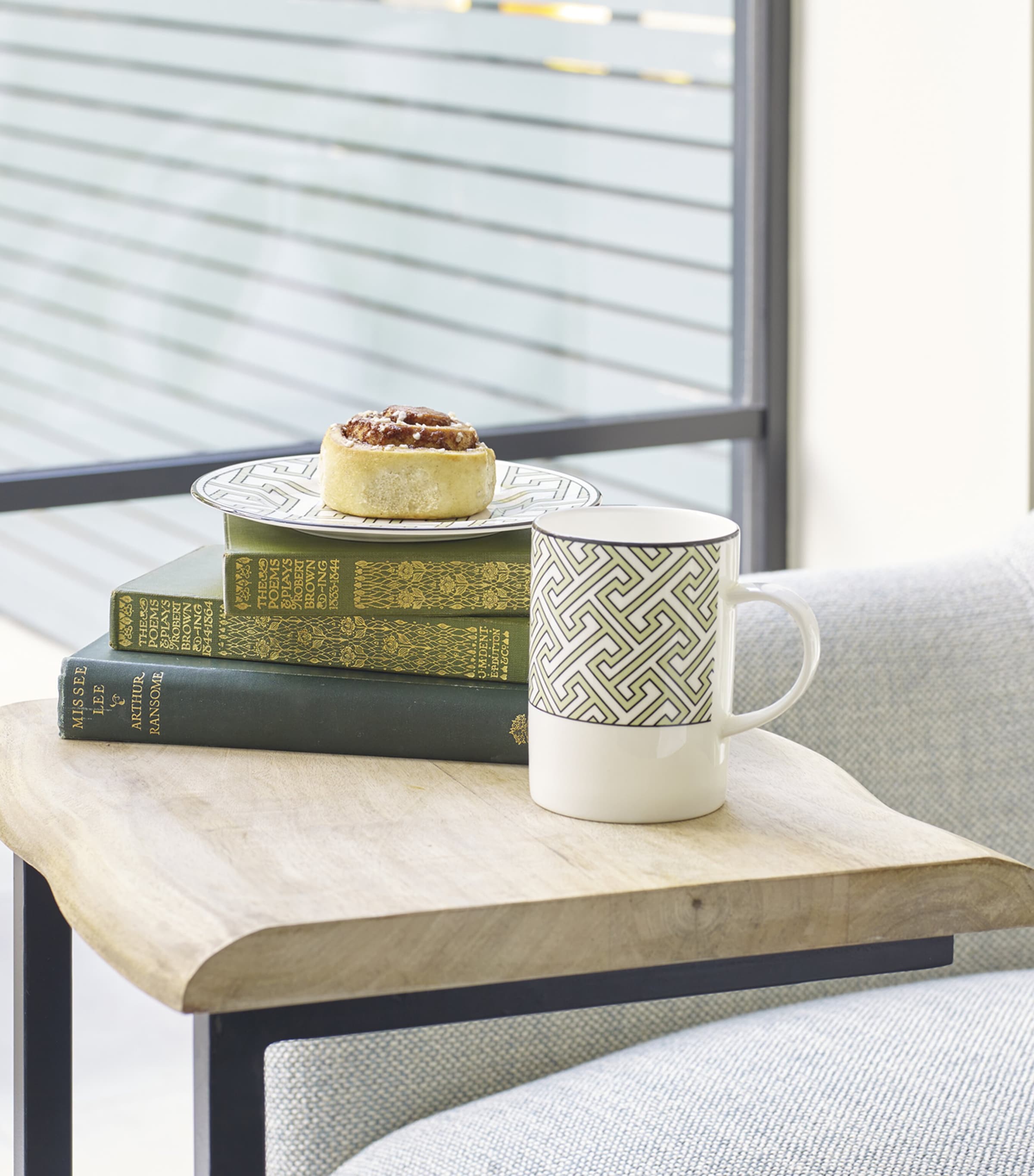 O.W.London Maze Maxi mug - British product