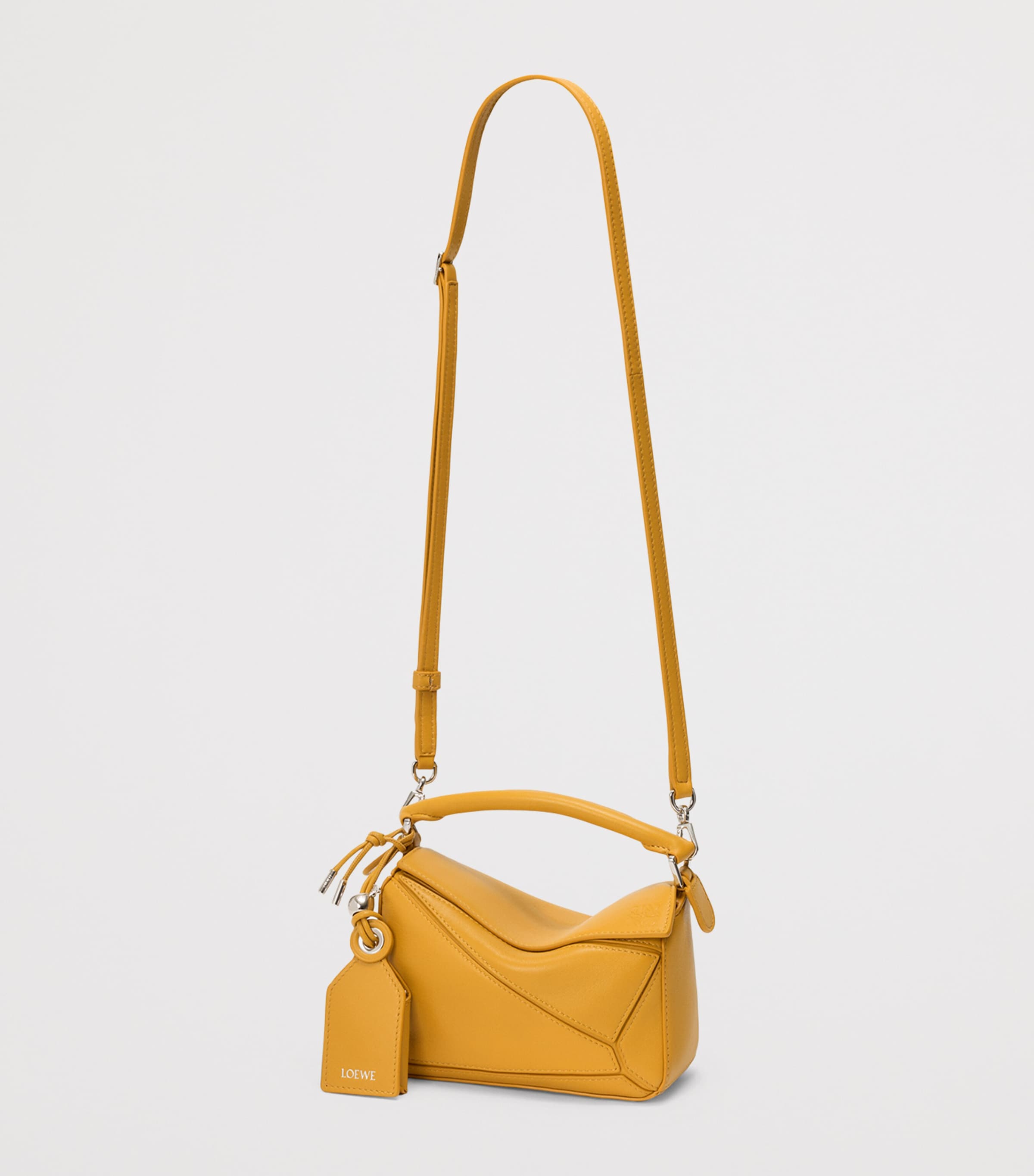 حقيبة LOEWE Mini Lambskin Puzzle Top-Handle Bag، الإصدار البريطاني