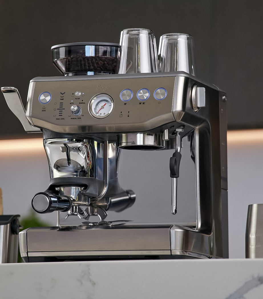 Sage Barista Express Impress coffee machine with integrated grinder and 2L water tank (British brand)
