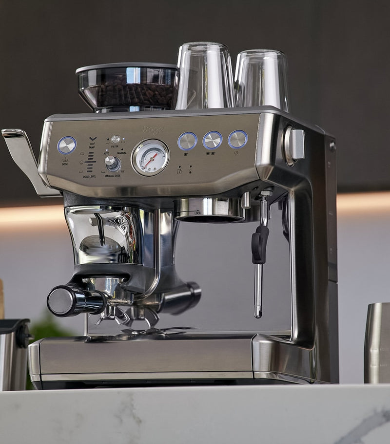 Sage Barista Express Impress coffee machine with integrated grinder and 2L water tank (British brand)