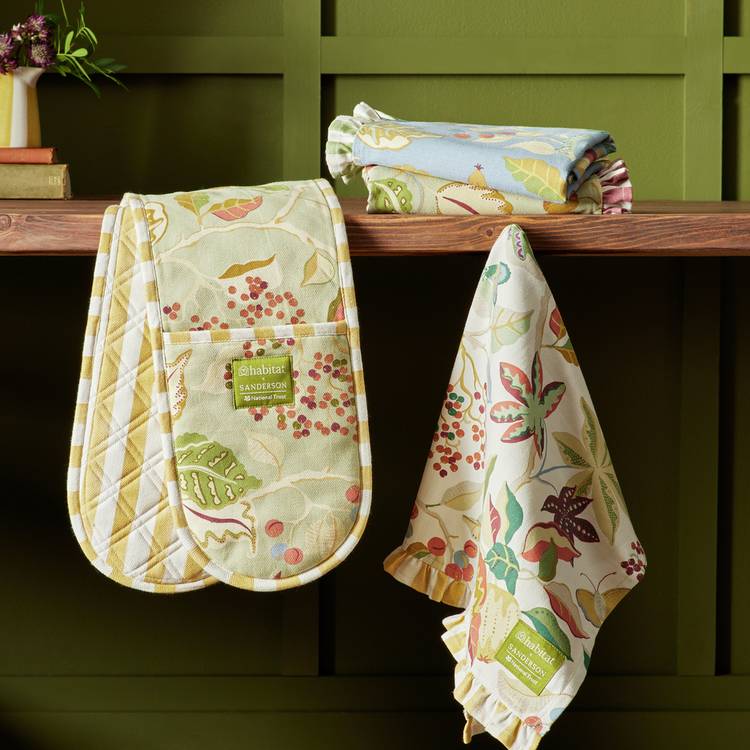 Habitat Berries kitchen textile set with tea towels and oven glove (British brand)
